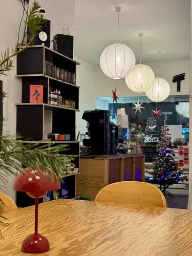 out-of-season. plik: tlusta-mewa-apartament-gdynia-out-of-season-poza-sezonem - 4.webp